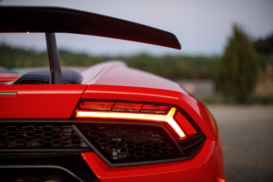 Детали экстерьера Lamborghini Huracan Perfomante Spyder (LB724) 2018 года  (NA) (фото 4 из 14)